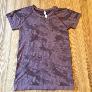 Athleta Purple Camo Short Sleeve Momentum Top